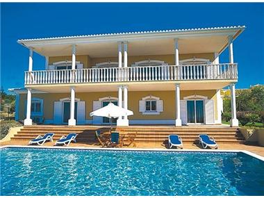 Villa / Townhouse for sale in Praia da Luz (Faro)