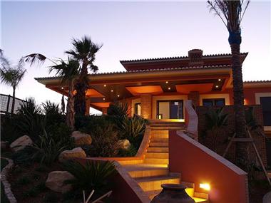 Villa / Townhouse for sale in Porto de Mos (Faro)