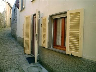 Village House for sale in Molazzana (Tuscany)