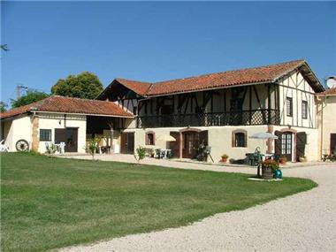 Barn_conversion for sale in Lagarde-Hachan (Midi-Pyrenees)