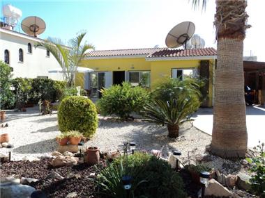 Detached Bungalow for sale in Peyia (Paphos)
