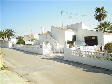 Villa / Detached for sale in Adsubia (Valencia)