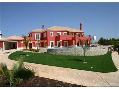 Semi/terraced Villa for sale in Luz (Faro)