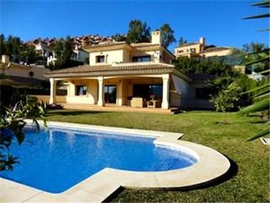Villa for sale in Nueva Andalucia (Andalucia)