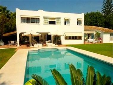 Villa for sale in Guadalmina (Andalucia)