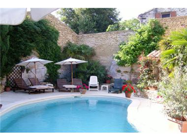 Old House for sale in Uzes (Languedoc-Roussillon)