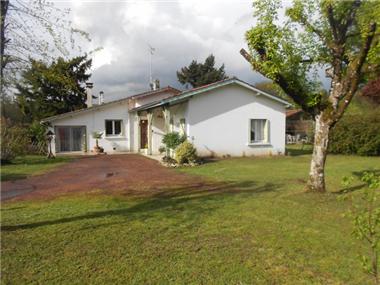 House for sale in Montguyon (Poitou-Charentes)