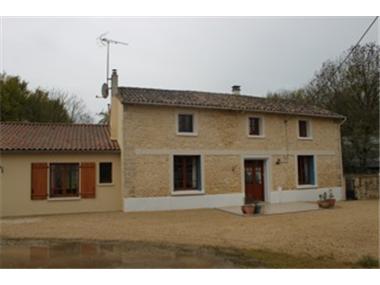 Farmhouse for sale in Brux (Poitou-Charentes)