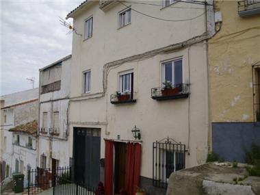 Village House for sale in Castillo de Locubin (Andalucia)