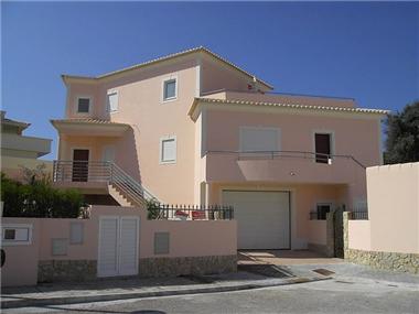 Villa / Townhouse for sale in Atalaia (Faro)
