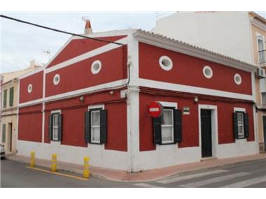 Townhouse for sale in Es Castell (Balearic Islands)