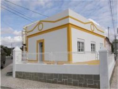 Moradia Em Banda for sale in Caldas da Rainha (Leiria)