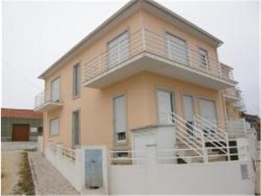 Moradia Em Banda for sale in Alcobaca (Leiria)