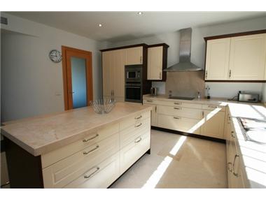 Villa - Detached for sale in Nueva Andalucia (Andalucia)