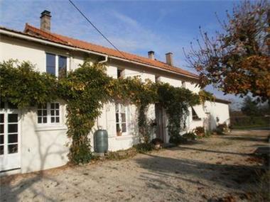 House for sale in Nanteuil-en-Vallee (Poitou-Charentes)