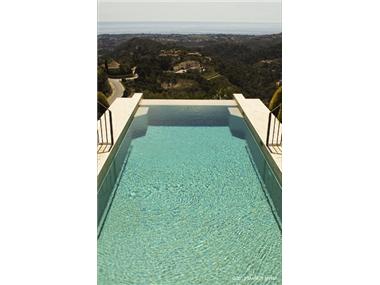 Villa for sale in Benahavis (Andalucia)