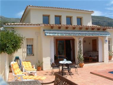Villa for sale in Jalon (Valencia)
