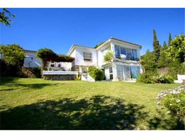 Villa for sale in Guadalmina (Andalucia)