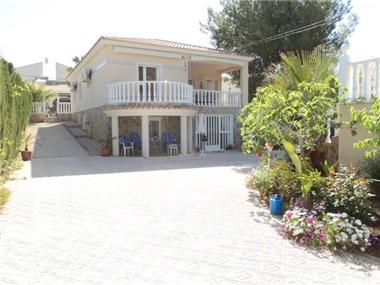 Villa for sale in El Pinar de Campoverde (Valencia)