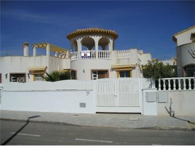 Villa for sale in Pilar de la Horadada (Valencia)