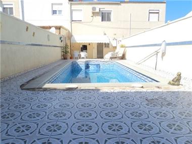 Townhouse for sale in Los Balcones (Valencia)
