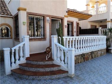Villa for sale in Pilar de la Horadada (Valencia)