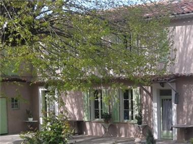 Villa for sale in Chateauneuf-Grasse (Provence-Alpes-Cote d'Azur)