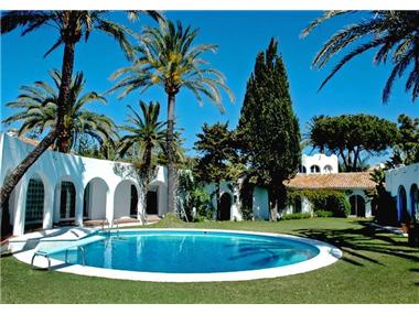 Villa for sale in El Madronal (Andalucia)