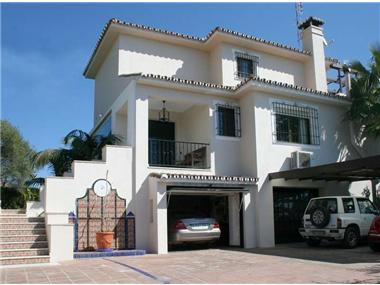 Villa for sale in El Madronal (Andalucia)