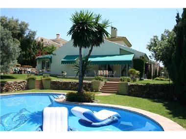 Villa for sale in El Madronal (Andalucia)