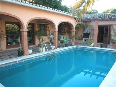 Villa for sale in El Madronal (Andalucia)