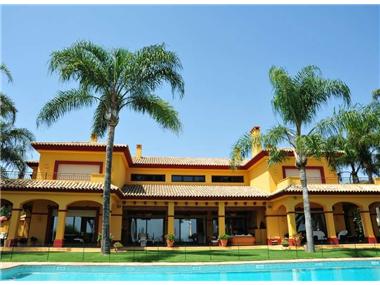 Villa for sale in El Madronal (Andalucia)