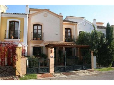 Townhouse for sale in Sierra Blanca (Andalucia)