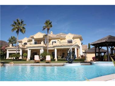 Villa for sale in El Madronal (Andalucia)