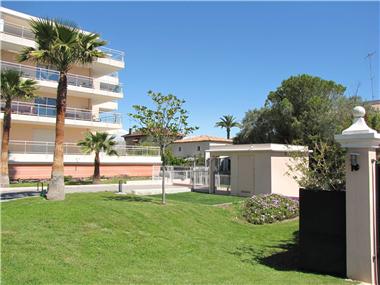 Apartment       for sale in Antibes (Provence-Alpes-Cote d'Azur)