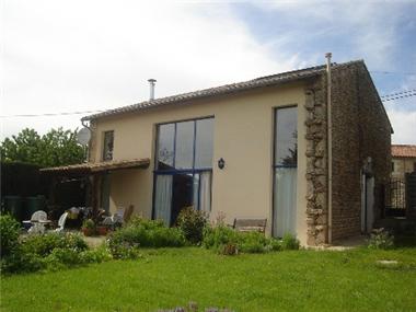 Barn for sale in Sauze-Vaussais (Poitou-Charentes)
