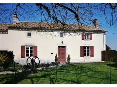 House for sale in Brux (Poitou-Charentes)