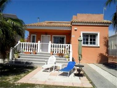 Villa for sale in La Marina (Valencia)