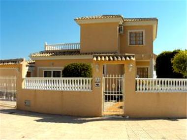 Villa for sale in La Marina (Valencia)