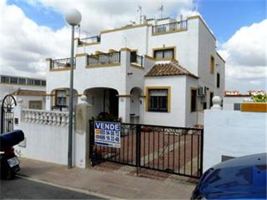 Villa for sale in La Marina (Valencia)