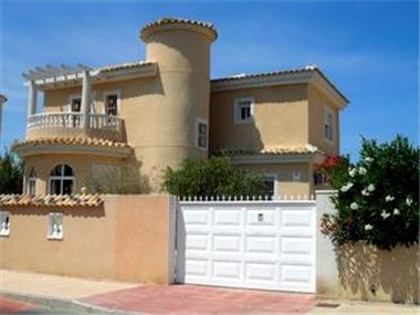 Villa for sale in La Marina (Valencia)