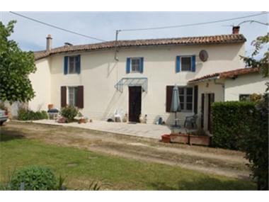 Stone House for sale in Sauze-Vaussais (Poitou-Charentes)
