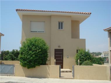 Detached House for sale in Moutayiaka