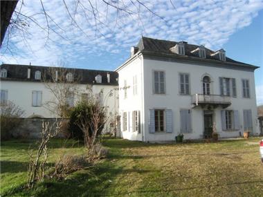 Manor for sale in Pau