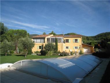 Villa for sale in Cucuron