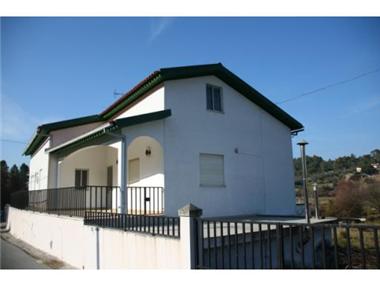 Villa for sale in Oliveira do Hospital