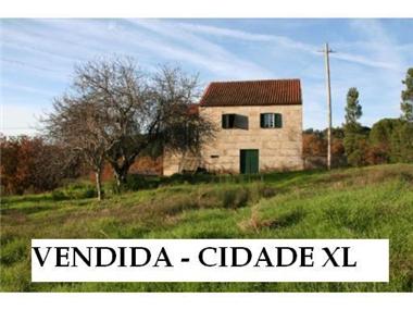 Rural House With Land for sale in Oliveira do Hospital