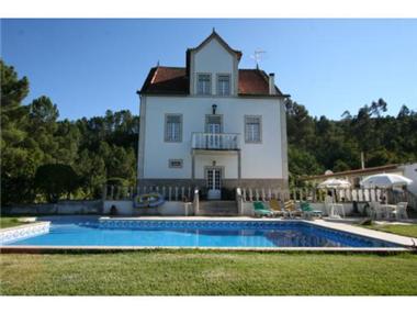 Villa for sale in Oliveira do Hospital
