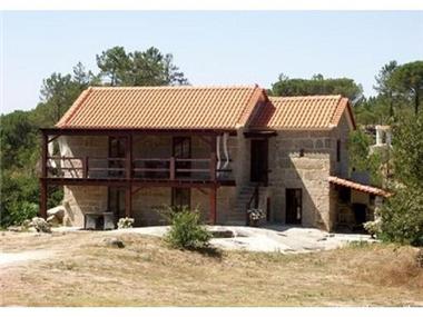 Rural House With Land for sale in Oliveira do Hospital