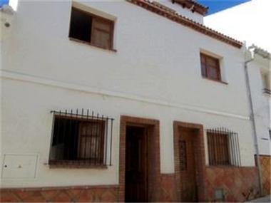 Townhouse for sale in Alozaina